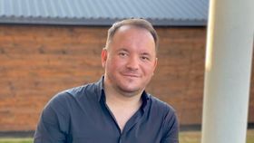 Iubita lui Mile Povan, mesaj cutremurător după moartea artistului. Nu se poate împăca cu faptul că cel pe care îl iubește nu mai este printre noi: „Cea mai dureroasă așteptare”